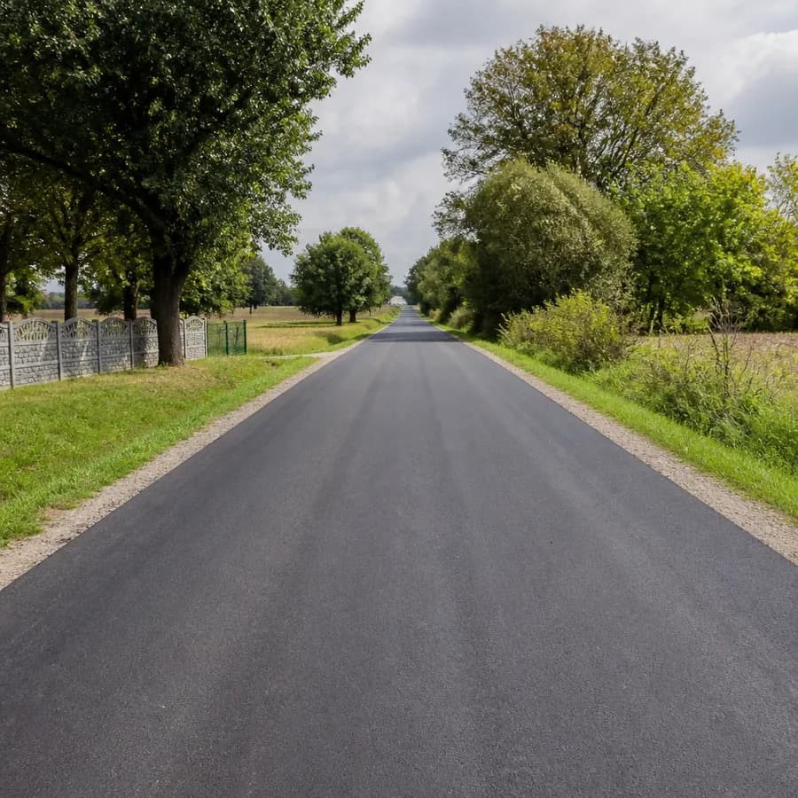 Drogowcy wkraczają do Kaczor. Finał tegorocznych prac na trasach w gminie Wiśniew