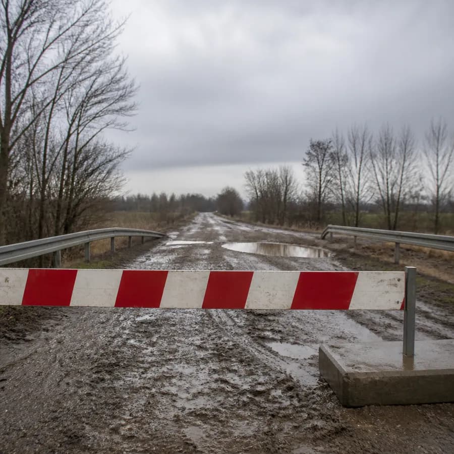 Utrudnienia w gminie Wiśniew. Odcinek między Wólką Wołyniecką a Wołyńcami czasowo nieprzejezdny