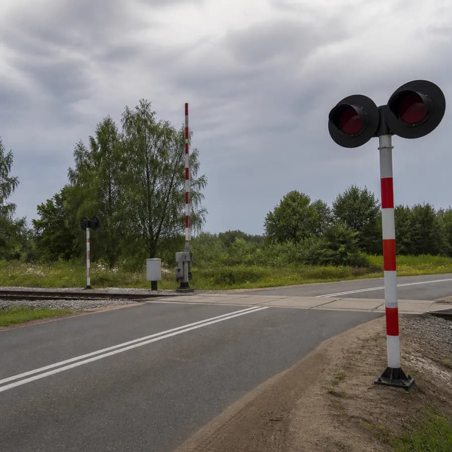 Czasowe zamknięcie przejazdu kolejowego w Suchożebrach